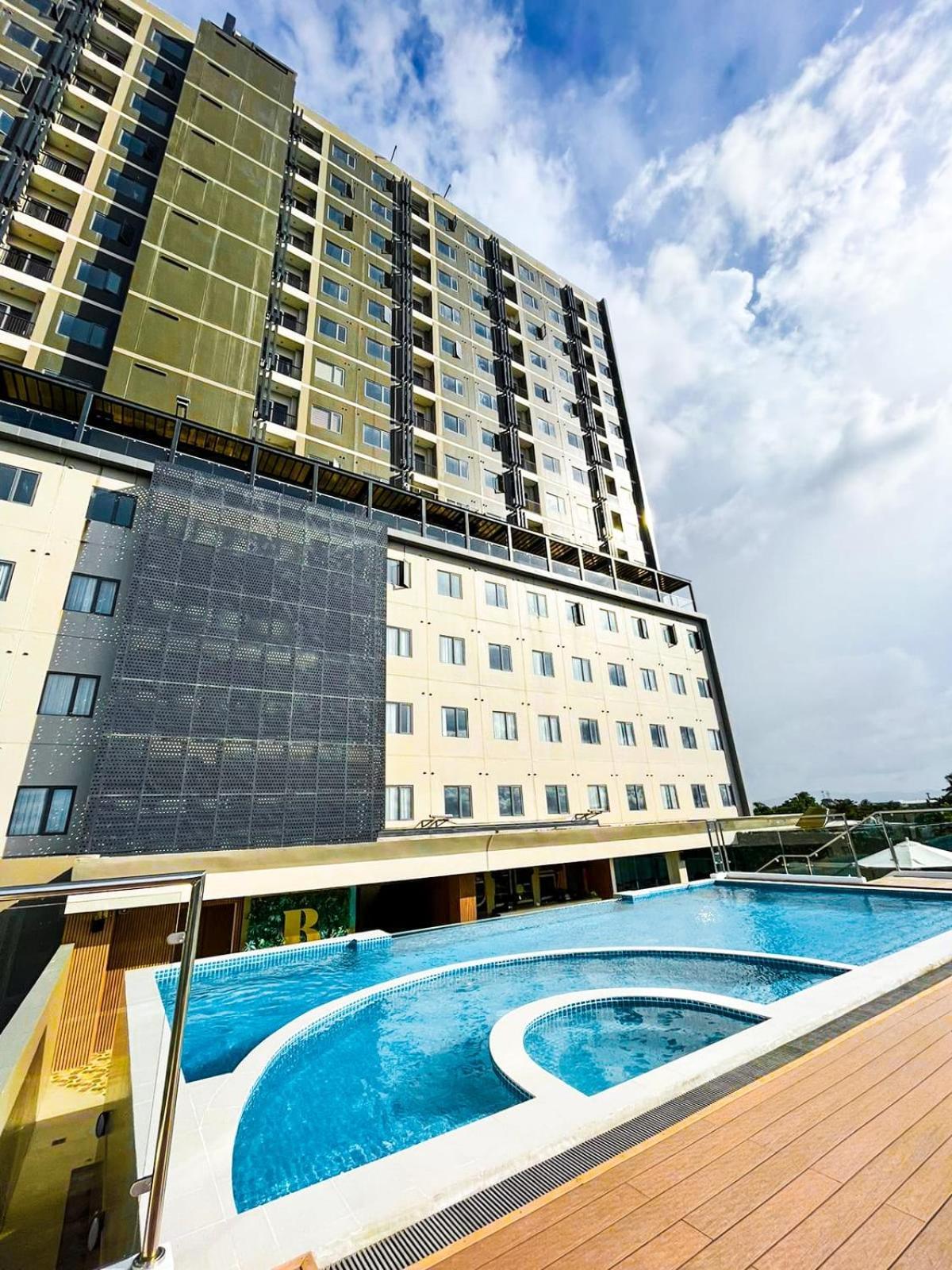 נגה Uma Hotel And Residences מראה חיצוני תמונה
